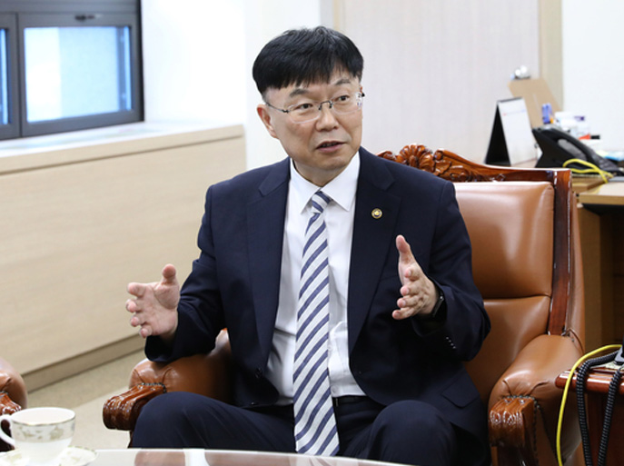 [전자신문] "AI 경쟁력은 데이터…'한국형 DB' 만들 것"