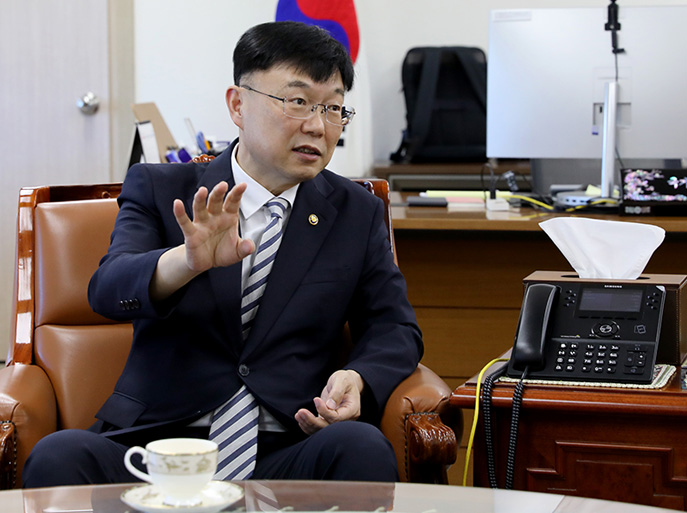 [서울신문] “독자적 국가 DB 구축… 세계 최초 ‘소버린 데이터’ 완성 지원”